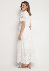 Born2be - Biała Bawełniana Sukienka Boho o Rozkloszowanym Kroju Zdobiona Haftem Efrissea. Okazja: na imprezę. Typ kołnierza: dekolt w serek. Kolor: biały. Materiał: bawełna. Długość rękawa: krótki rękaw. Wzór: haft, aplikacja. Sezon: lato. Styl: boho #4