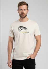 Volcano - T-shirt z printem T-INIT. Okazja: na co dzień. Materiał: dzianina, bawełna, materiał. Długość rękawa: krótki rękaw. Długość: krótkie. Wzór: nadruk. Styl: casual, klasyczny #1