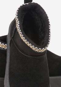 Renee - Czarne Śniegowce na Platformie z Haftem przy Cholewce Sewnera. Okazja: na co dzień, na spacer. Kolor: czarny. Materiał: dzianina, jeans, puch. Szerokość cholewki: normalna. Wzór: haft. Sezon: zima. Obcas: na platformie. Styl: casual #6