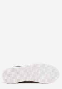 Renee - Niebieskie Skórzane Sneakersy na Platformie z Ozdobną Aplikacją z Boku Nesophia. Okazja: na co dzień. Kolor: niebieski. Materiał: skóra. Wzór: aplikacja. Obcas: na platformie #3