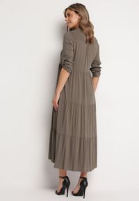 Born2be - Ciemnozielona Rozkloszowana Sukienka Maxi z Bawełny w Koszulowym Stylu Onecca. Okazja: na co dzień. Kolor: zielony. Materiał: bawełna. Wzór: aplikacja. Typ sukienki: koszulowe. Styl: casual. Długość: maxi #5