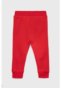 GAP spodnie dresowe dziecięce kolor czerwony gładkie. Okazja: na co dzień. Kolor: czerwony. Materiał: dresówka. Wzór: gładki. Styl: casual