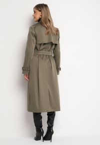 Born2be - Zielony Płaszcz Trencz Dwurzędowy Ozdobiony Paskiemz Klamrą Tinbella. Okazja: na co dzień. Kolor: zielony. Materiał: jeans. Wzór: aplikacja. Styl: casual, elegancki, klasyczny #7