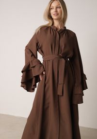 Born2be - Brązowa Wiskozowa Sukienka Koszulowa z Falbanami przy Rękawach i Paskiem Dinirae. Okazja: na co dzień. Kolor: brązowy. Materiał: wiskoza. Typ sukienki: koszulowe. Styl: casual, klasyczny #2
