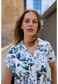 MOODO - Koszula z wiskozy biała. Kolor: biały. Materiał: wiskoza #1