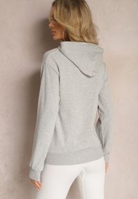 Renee - Szara Bluza z Ozdobnym Napisem i Kapturem Arseia. Okazja: na co dzień. Typ kołnierza: kaptur. Kolor: szary. Materiał: jeans. Wzór: napisy. Styl: casual #5