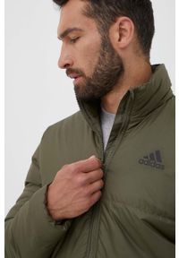 Adidas - adidas kurtka męska kolor zielony zimowa. Kolor: zielony. Wzór: nadruk. Sezon: zima #2