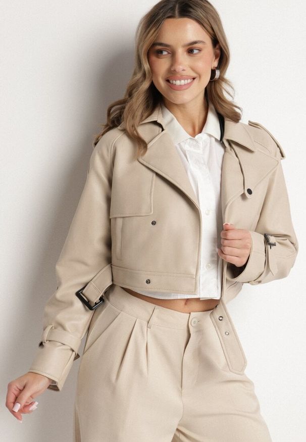 Born2be - Beżowa Kurtka Ramoneska o Krótkim Fasonie Typu Trencz Nilanelia. Kolor: beżowy. Materiał: jeans. Długość rękawa: długi rękaw. Długość: krótkie. Styl: klasyczny, elegancki