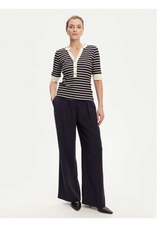 Guess Polo W5YP20 KCZ82 Granatowy Regular Fit. Typ kołnierza: polo. Kolor: niebieski. Materiał: wiskoza