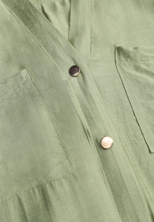 Born2be - Zielona Sukienka Koszulowa z Wiskozą z Wiązanym Paskiem Lustilla. Okazja: na co dzień. Kolor: zielony. Materiał: wiskoza. Typ sukienki: koszulowe. Styl: elegancki, klasyczny, casual