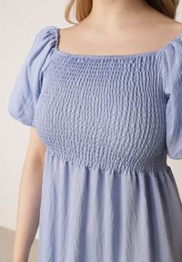 Born2be - Jasnoniebieska Wiskozowa Sukienka z Bufiastymi Rękawami i Marszczoną Górą Liones. Okazja: na co dzień. Kolor: niebieski. Materiał: wiskoza. Długość rękawa: krótki rękaw. Sezon: lato. Typ sukienki: proste. Styl: wakacyjny, casual #7