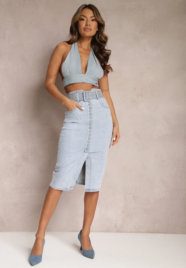 Renee - Jasnoniebieska Jeansowa Spódnica Ołówkowa Midi z Guzikami i Rozcięciem Jackiesa. Kolor: niebieski. Materiał: jeans