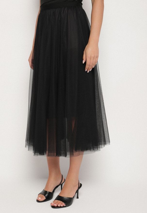 Born2be - Czarna Tiulowa Spódnica o Rozkloszowanym Kroju Rallasea. Okazja: na co dzień, na imprezę. Kolor: czarny. Materiał: tiul. Styl: elegancki, casual