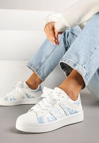 Born2be - Białe Sneakersy Ozdobione Geometrycznym Wzorem Seldisa. Okazja: na co dzień. Kolor: biały. Materiał: jeans. Wzór: geometria, aplikacja