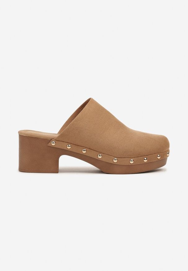 Renee - Brązowe Klapki Drewniaki Typu Mule na Słupku Zdobione Nitami Hlerra. Okazja: na co dzień. Kolor: brązowy. Materiał: jeans. Wzór: aplikacja. Obcas: na słupku. Styl: elegancki, casual, klasyczny. Wysokość obcasa: średni