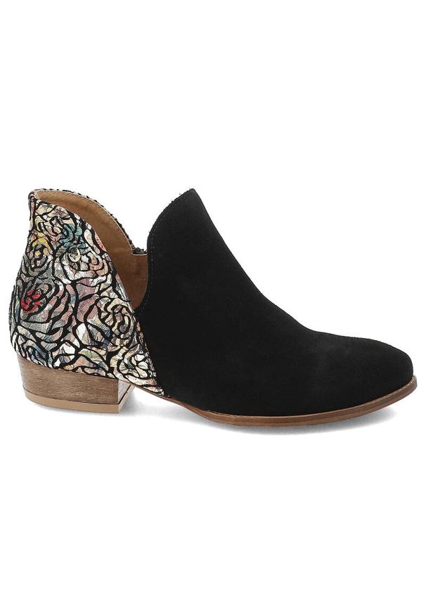 Czarne Botki Maciejka Eleganckie Obuwie Damskie. Okazja: na co dzień. Kolor: czarny. Materiał: materiał, zamsz. Wzór: kwiaty, aplikacja. Obcas: na obcasie. Styl: elegancki. Wysokość obcasa: niski