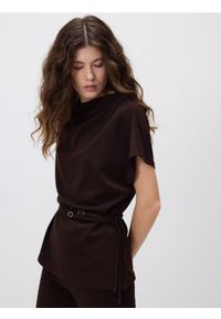 Reserved - Bluzka z paskiem - ciemnobrązowy. Kolor: brązowy. Materiał: tkanina