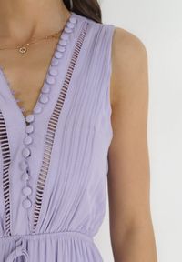 Born2be - Fioletowa Wiskozowa Sukienka Maxi z Gumką w Pasie i Ozdobnym Dekoltem Nashira. Kolor: fioletowy. Materiał: wiskoza. Sezon: wiosna, lato. Długość: maxi #5