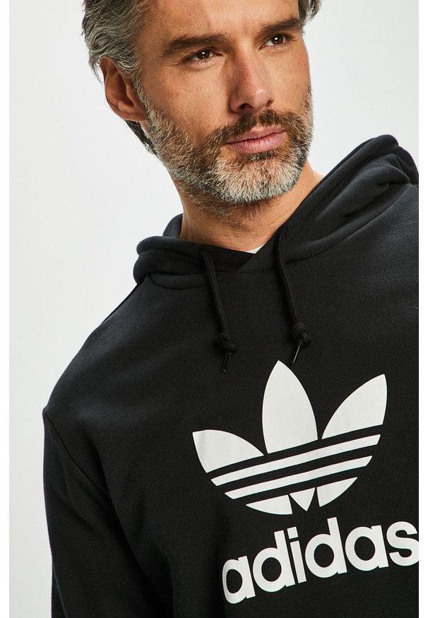 adidas Originals - Bluza. Okazja: na co dzień. Typ kołnierza: kaptur. Kolor: czarny. Materiał: dzianina. Wzór: nadruk. Styl: casual
