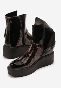 Born2be - Czarno-Brązowe Lakierowane Botki Vices na Platformie i Koturnie Gamillia. Okazja: na co dzień. Kolor: czarny. Materiał: lakier. Obcas: na koturnie. Styl: klasyczny, casual, elegancki. Wysokość obcasa: średni
