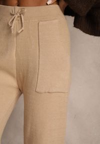 Renee - Ciemnobeżowe Spodnie z Wełną ze Sznurkiem i Ozdobnymi Kieszeniami Moneressa. Okazja: na co dzień. Kolor: beżowy. Materiał: wełna. Styl: casual #4