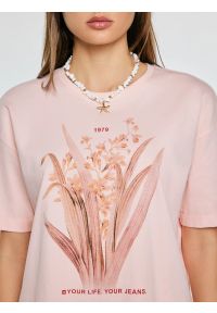 Big-Star - Koszulka damska z nadrukiem jasnoróżowa Lika 600. Kolor: różowy. Materiał: materiał, dzianina. Długość rękawa: krótki rękaw. Wzór: nadruk. Sezon: wiosna, lato. Styl: elegancki #4