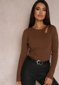 Renee - Ciemnobrązowy Sweter z Brokatem i Wycięciem przy Dekolcie Femolile. Kolor: brązowy. Sezon: zima #3