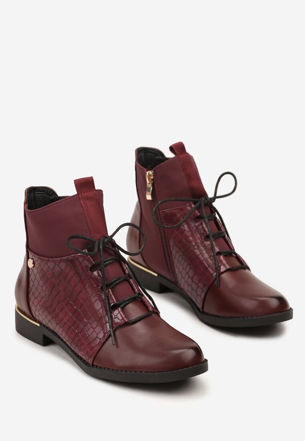 Born2be - Bordowe Botki Vices Typu Trzewiki ze Wzorem w Stylu Krokodyla Alerriva. Okazja: na co dzień. Zapięcie: zamek. Kolor: czerwony. Materiał: skóra, jeans. Styl: elegancki, casual