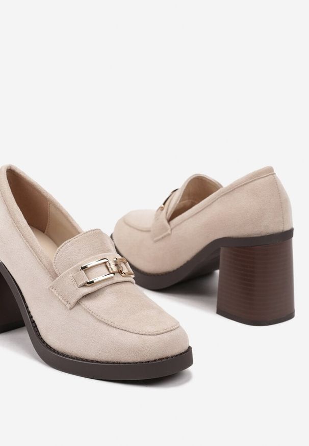 Born2be - Beżowe Półbuty Mokasyny na Obcasie z Metalową Klamrą Velanda. Okazja: na co dzień. Zapięcie: klamry. Kolor: beżowy. Materiał: jeans. Obcas: na obcasie. Styl: casual, elegancki. Wysokość obcasa: średni