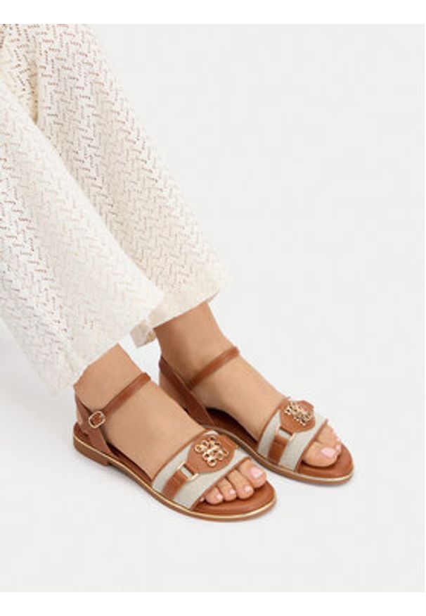 Nine West Klapki CEO-6165-33 Brązowy. Kolor: brązowy. Materiał: materiał