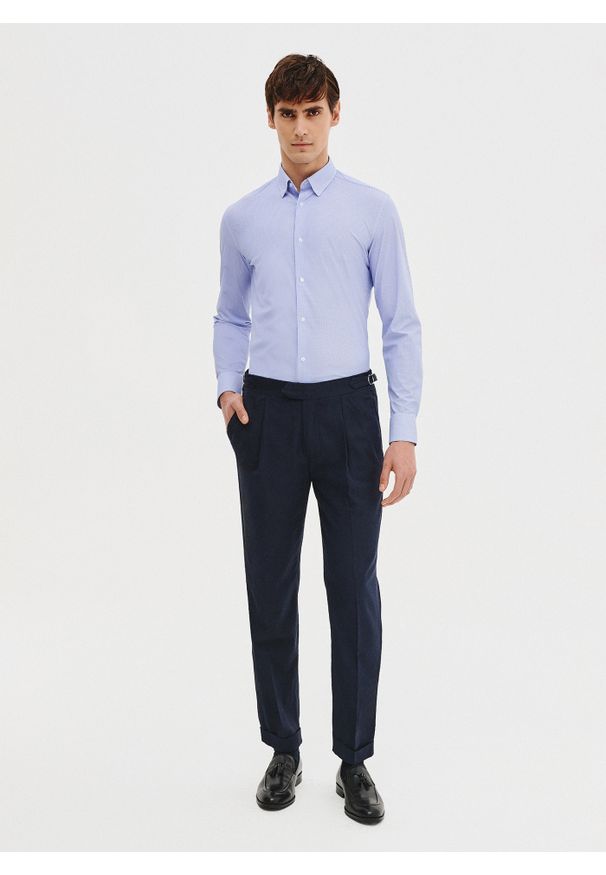 Pako Lorente - PAKO LORENTE - Granatowe spodnie męskie z lnem. Okazja: na co dzień. Kolor: beżowy, niebieski. Materiał: len. Sezon: lato. Styl: casual