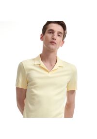 Reserved - Koszulka polo slim - Żółty. Typ kołnierza: polo. Kolor: żółty