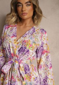 Renee - Fioletowy Kopertowy Kombinezon z Wiązanym Paskiem i Rozszerzanymi Rękawami Telurea. Okazja: na co dzień, na randkę. Kolor: fioletowy. Styl: elegancki, casual #4