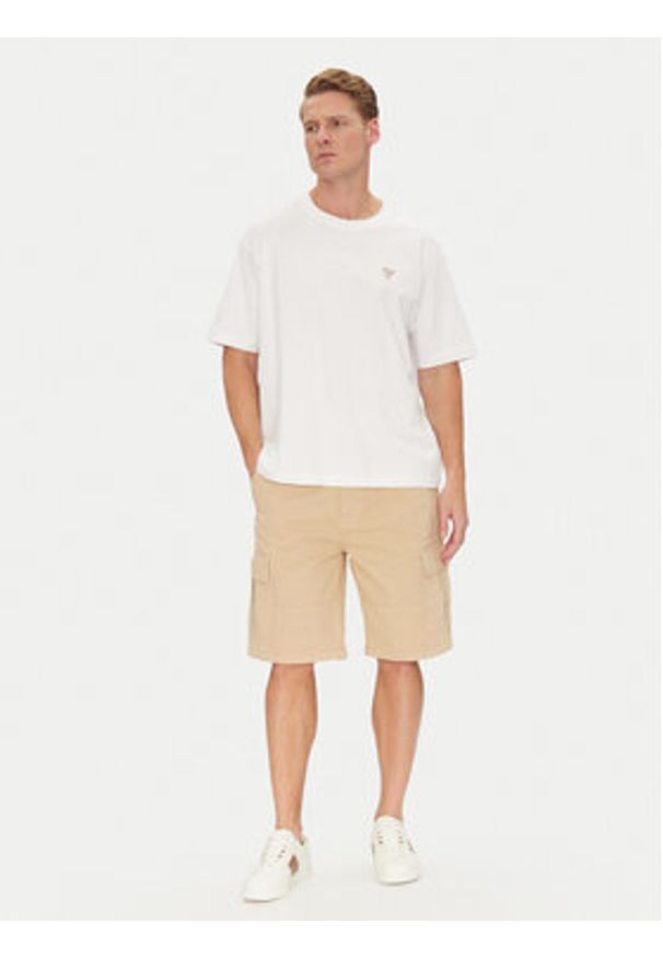 Guess Jeans Szorty materiałowe M5GD45 WGCV1 Beżowy Regular Fit. Kolor: beżowy. Materiał: bawełna