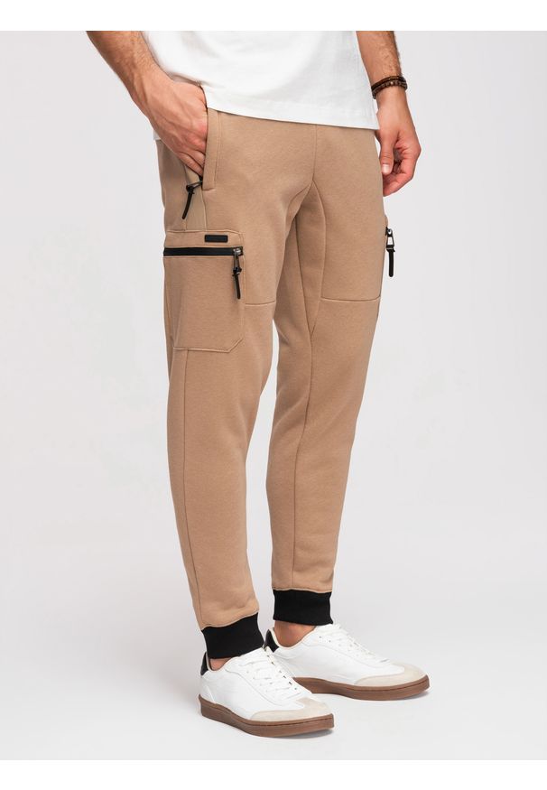 Ombre Clothing - Dresowe spodnie męskie JOGGER z kieszeniami na udach i kontrastującymi wstawkami - jasnobrązowe V4 - Rozmiar: XL. Okazja: na co dzień. Kolor: beżowy. Materiał: dresówka. Styl: casual