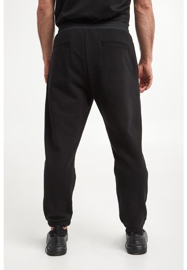Emporio Armani - Spodnie dresowe męskie EMPORIO ARMANI. Materiał: dresówka