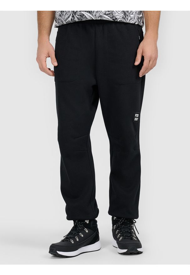 4f - 4F Spodnie dresowe joggery męskie - czarne XL. Kolor: czarny. Materiał: dresówka. Sport: wspinaczka, snowboard, turystyka piesza