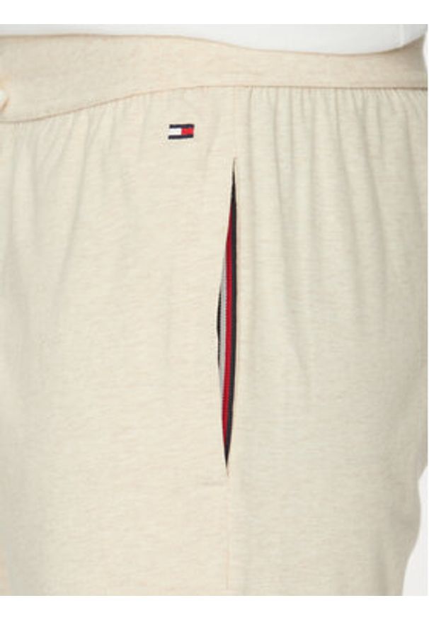 TOMMY HILFIGER - Tommy Hilfiger Szorty sportowe UM0UM03364 Beżowy Regular Fit. Kolor: beżowy. Materiał: bawełna. Styl: sportowy