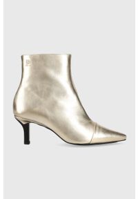TOMMY HILFIGER - Tommy Hilfiger botki skórzane FW0FW07048 POINTY HEEL BOOT GOLD damskie kolor złoty na szpilce. Kolor: złoty. Materiał: skóra. Obcas: na szpilce. Wysokość obcasa: średni #1
