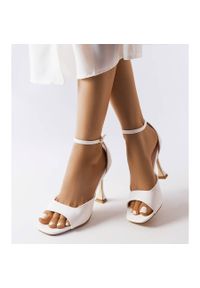 Inna Białe sandały na szpilce z paskiem Delinda. Zapięcie: pasek. Kolor: biały. Sezon: lato. Obcas: na szpilce #3