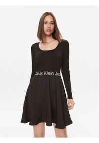 Calvin Klein Jeans Sukienka codzienna J20J222714 Czarny Regular Fit. Okazja: na co dzień. Kolor: czarny. Materiał: syntetyk. Typ sukienki: proste. Styl: casual