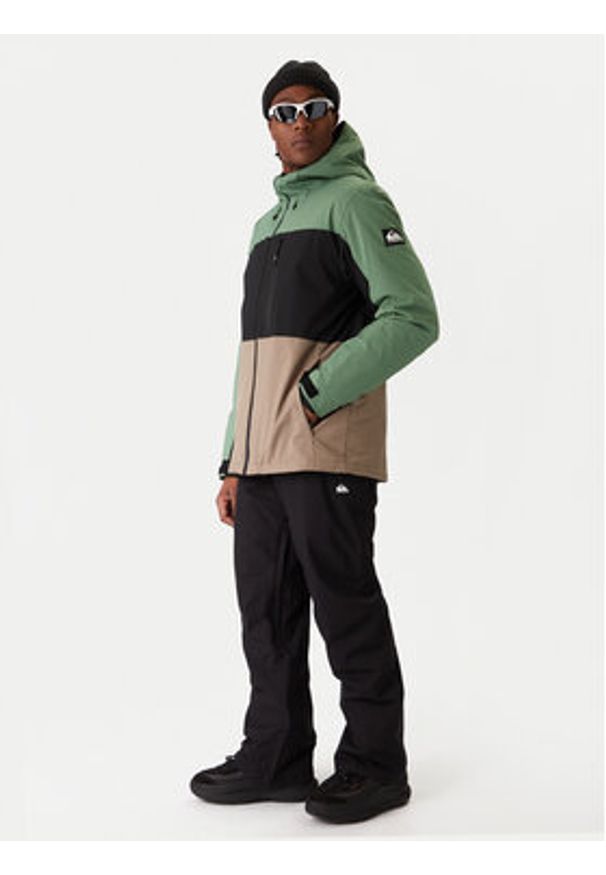 Quiksilver Kurtka snowboardowa Sycamore Block EQYTJ03503 Zielony Relaxed Fit. Kolor: zielony. Materiał: syntetyk. Sport: snowboard