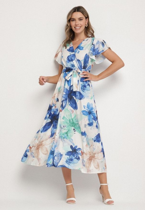 Born2be - Niebieska Sukienka w Kwiaty o Kopertowym Kroju z Wiązanym Paskiem Redanae. Okazja: na co dzień. Kolor: niebieski. Wzór: kwiaty. Typ sukienki: kopertowe. Styl: casual, elegancki