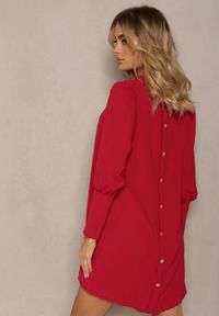 Renee - Bordowa Pudełkowa Sukienka z Rozkloszowanym Dołem i Bufiastymi Rękawami Kaimana. Okazja: na imprezę. Kolor: czerwony. Wzór: aplikacja. Styl: elegancki, klasyczny
