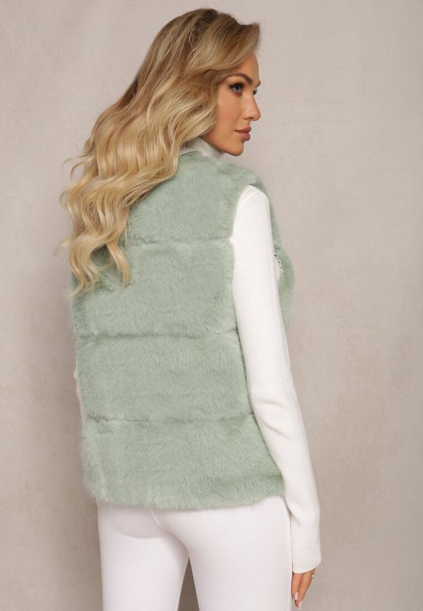 Renee - Jasnozielona Kamizelka z Futerkiem i Przeszyciami Iraau. Kolor: zielony. Materiał: futro. Wzór: aplikacja