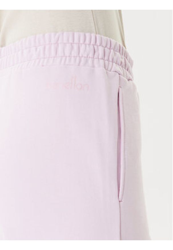 United Colors of Benetton - United Colors Of Benetton Spodnie dresowe 3UNIDF01A Różowy Regular Fit. Kolor: różowy. Materiał: bawełna