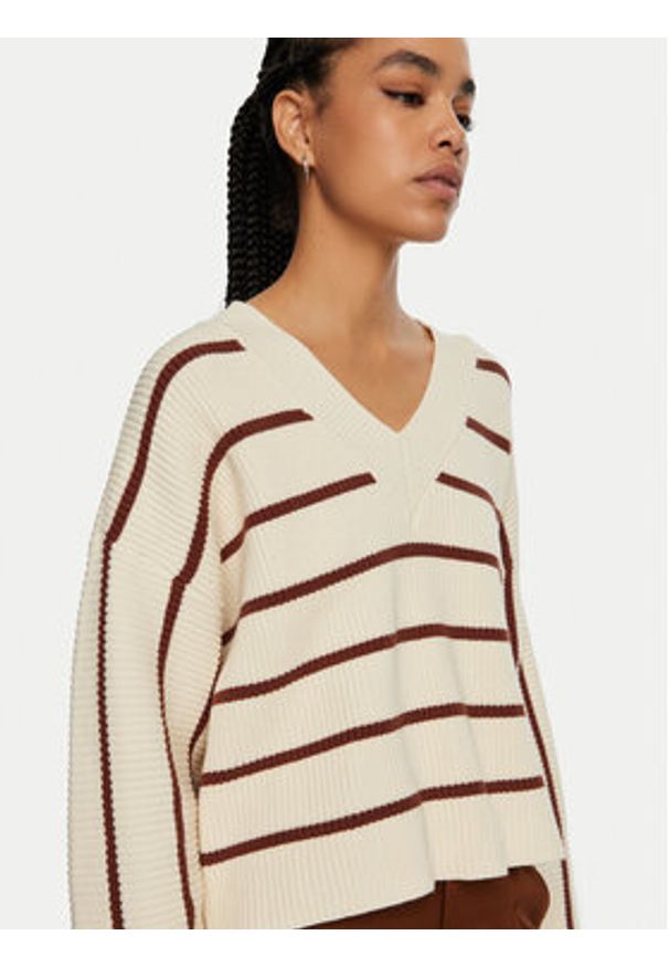 GESTUZ - Gestuz Sweter Seba 10909268 Beżowy Loose Fit. Kolor: beżowy. Materiał: bawełna