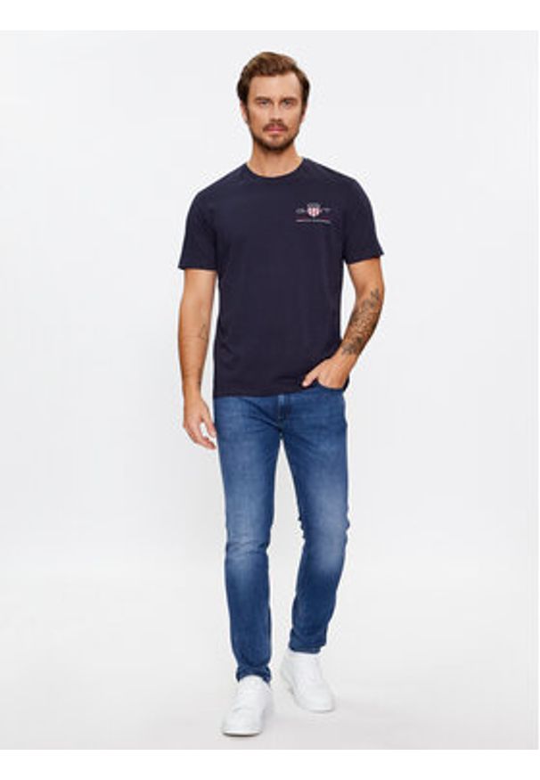 GANT - Gant T-Shirt Reg Archive Shield Emb Ss 2067004 Granatowy Regular Fit. Kolor: niebieski. Materiał: bawełna