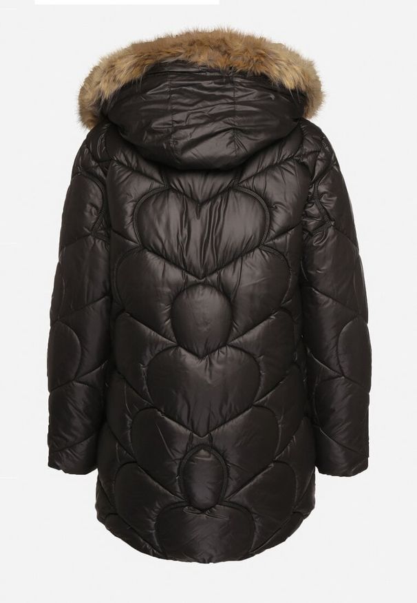 Born2be - Czarna Kurtka z Ozdobnymi Pikowanymi Przeszyciami i Kapturem z Futerkiem Cyrinna. Okazja: na co dzień. Kolor: czarny. Materiał: futro. Styl: elegancki, casual