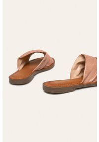 ANSWEAR - Answear - Klapki Ideal Shoes. Kolor: różowy. Materiał: syntetyk, skóra ekologiczna, materiał, lakier. Wzór: gładki. Wysokość obcasa: niski #2